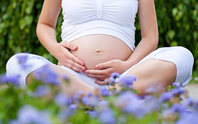 Las Ocho Ramas del Yoga como Camino hacia la Maternidad Consciente